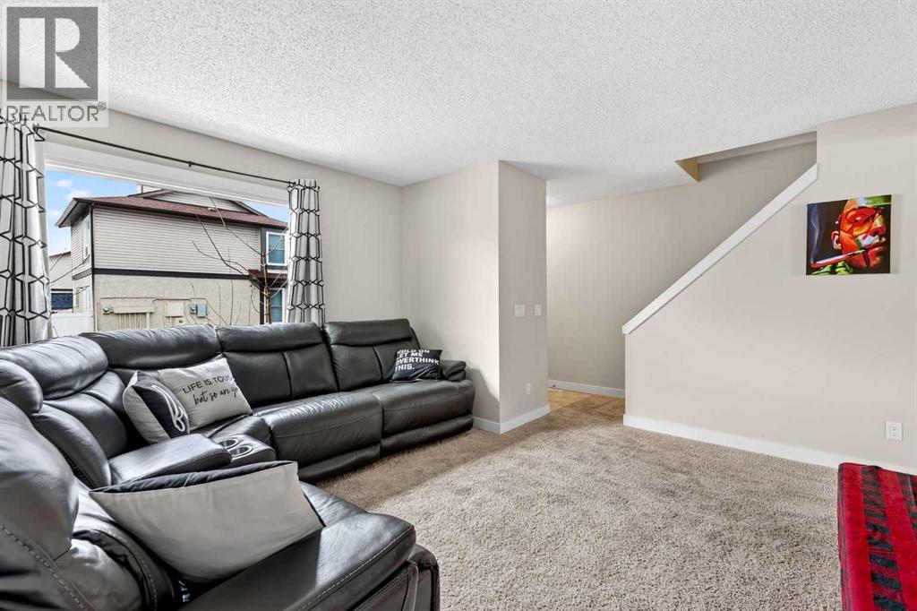 230 Deerpoint Lane Se, Calgary, Alberta  T2J 6M7 - Photo 4 - A2300887