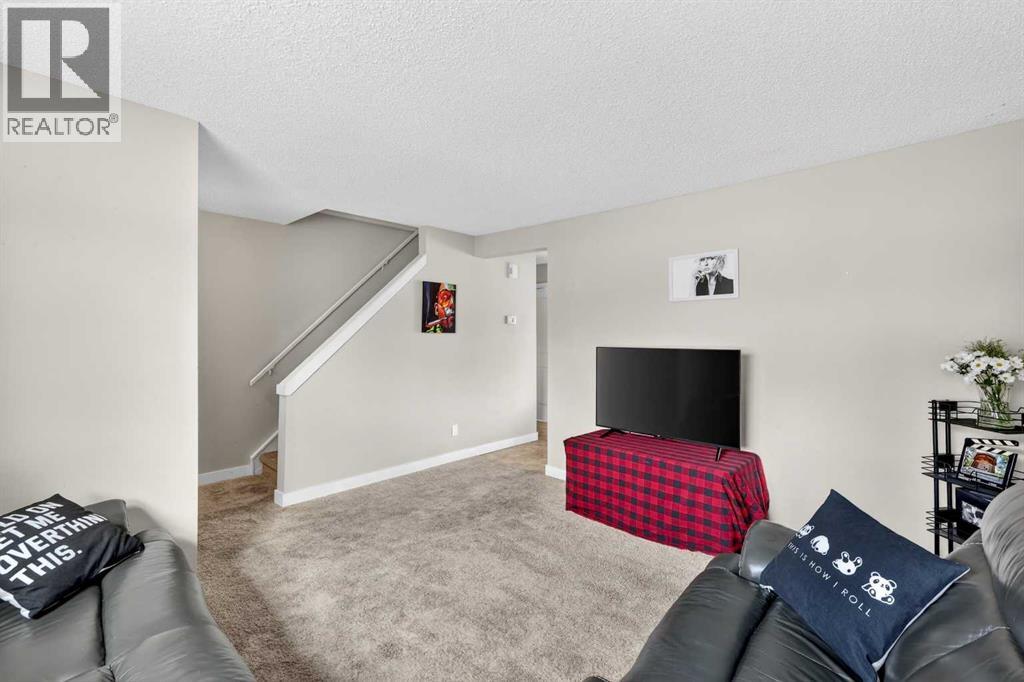 230 Deerpoint Lane Se, Calgary, Alberta  T2J 6M7 - Photo 5 - A2300887