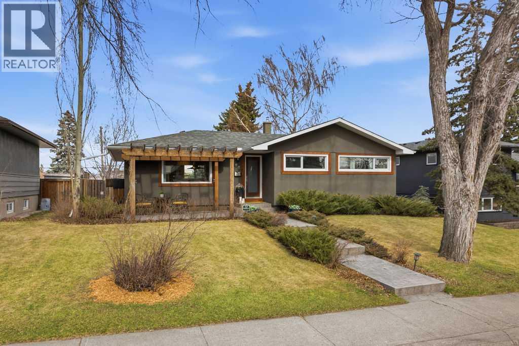 86 Warwick Drive SW, Calgary, Alberta