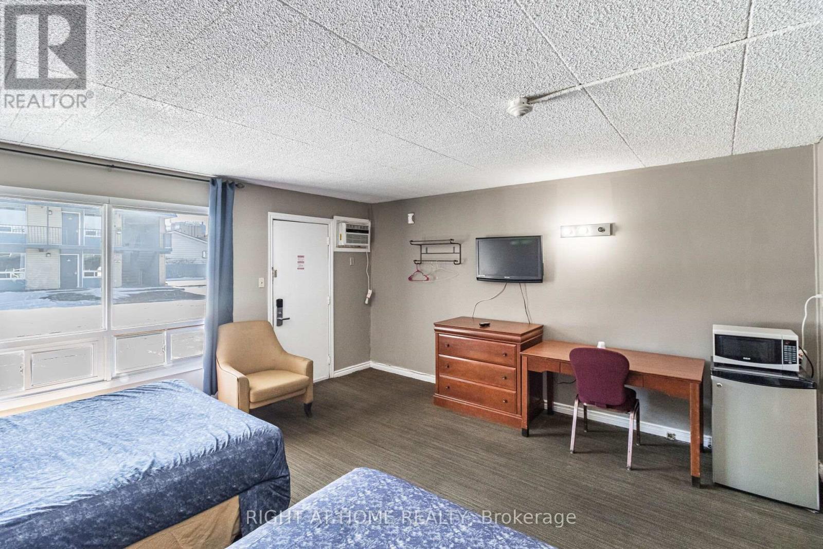 5958 Fallsview Boulevard, Niagara Falls (Clifton Hill), Ontario  L2G 3V5 - Photo 11 - X13003312