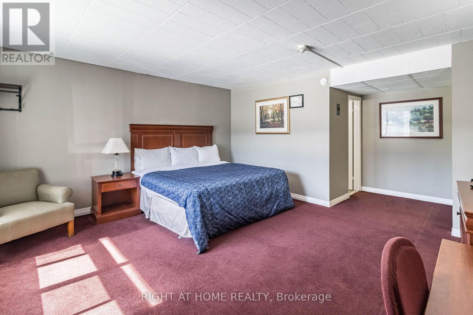 5958 Fallsview Boulevard, Niagara Falls (Clifton Hill), Ontario  L2G 3V5 - Photo 10 - X13003312