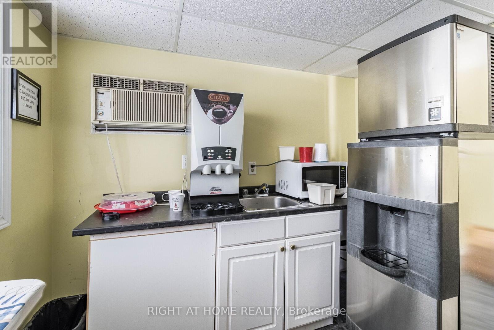 5958 Fallsview Boulevard, Niagara Falls (Clifton Hill), Ontario  L2G 3V5 - Photo 6 - X13003312