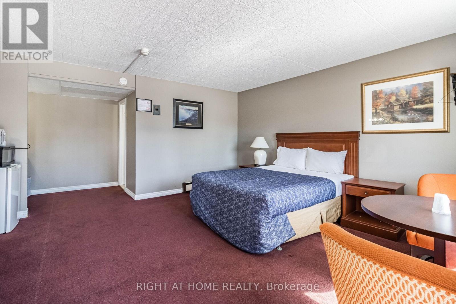 5958 Fallsview Boulevard, Niagara Falls (Clifton Hill), Ontario  L2G 3V5 - Photo 8 - X13003312