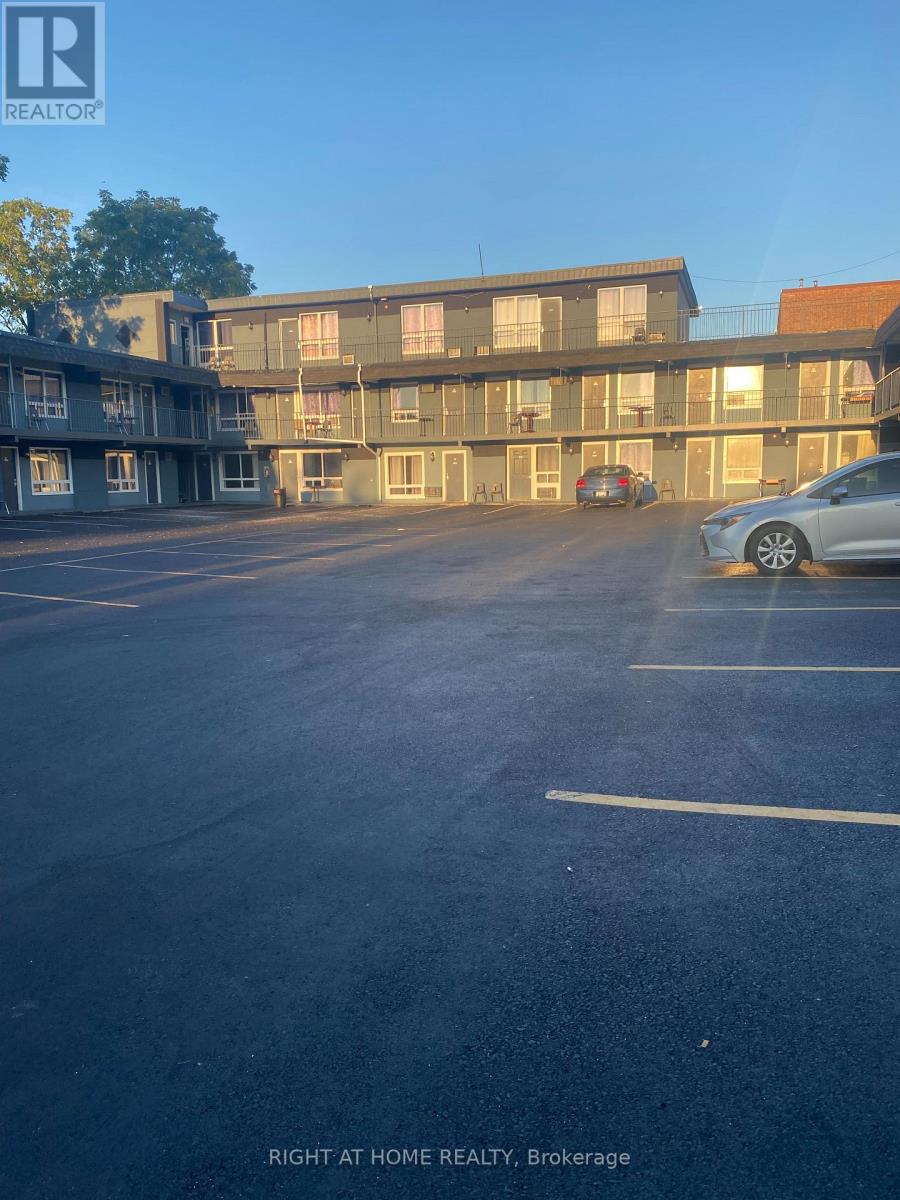 5958 Fallsview Boulevard, Niagara Falls (Clifton Hill), Ontario  L2G 3V5 - Photo 4 - X13003312