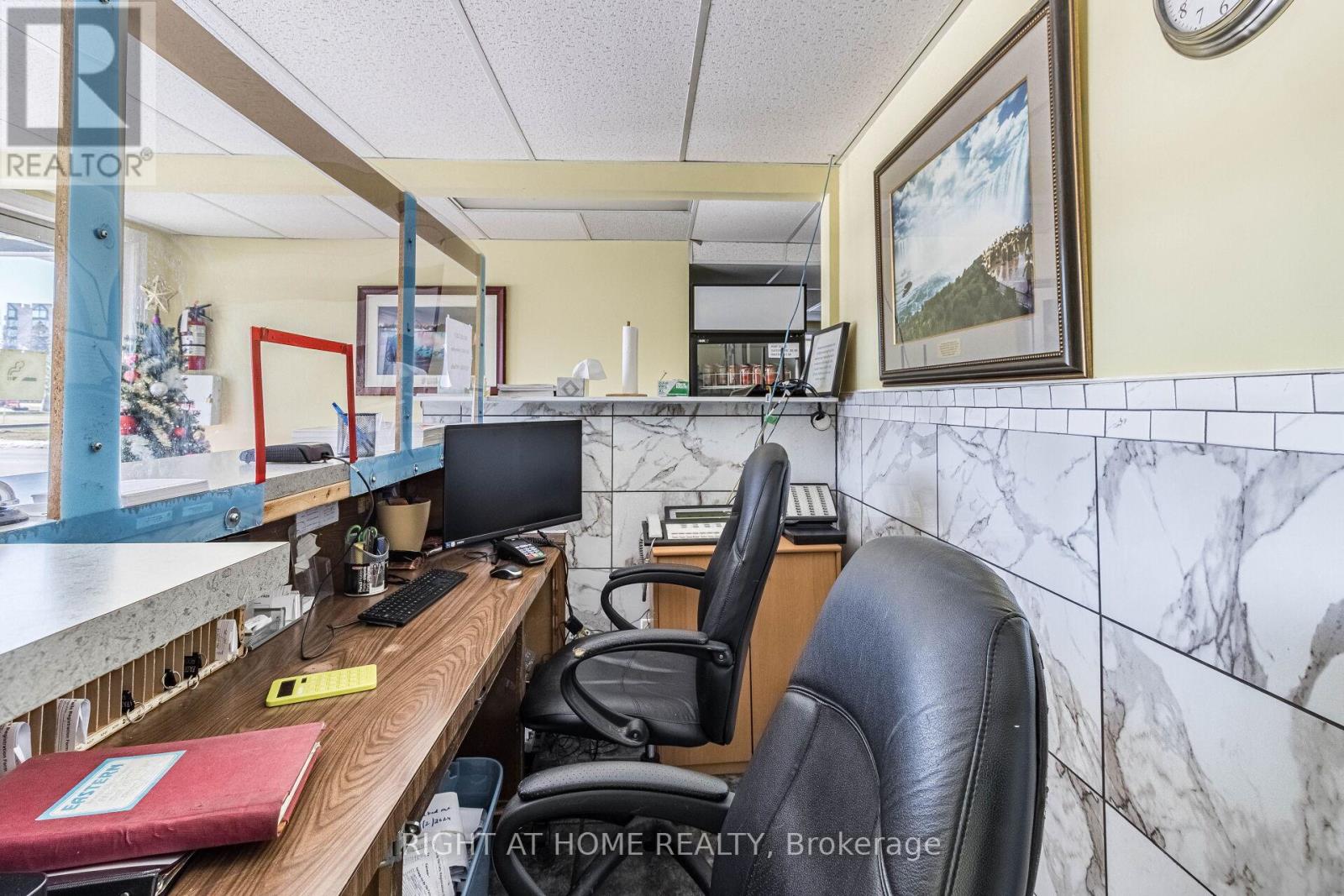 5958 Fallsview Boulevard, Niagara Falls (Clifton Hill), Ontario  L2G 3V5 - Photo 7 - X13003312
