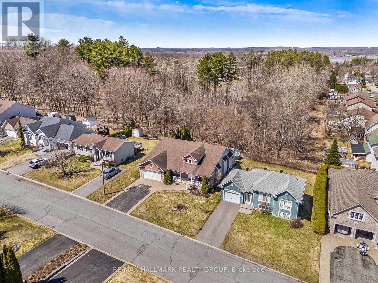 1103 Des Pins Avenue, Clarence-Rockland, Ontario  K4K 1R1 - Photo 2 - X12985620