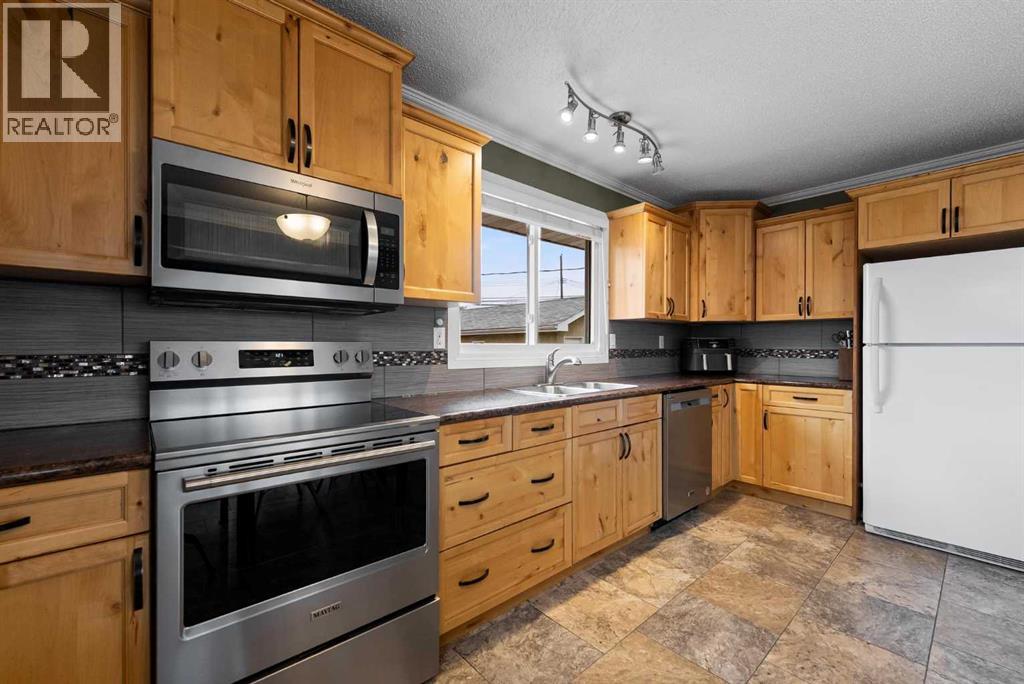 6203 48b Avenue, Camrose, Alberta  T4V 0M2 - Photo 6 - A2302383