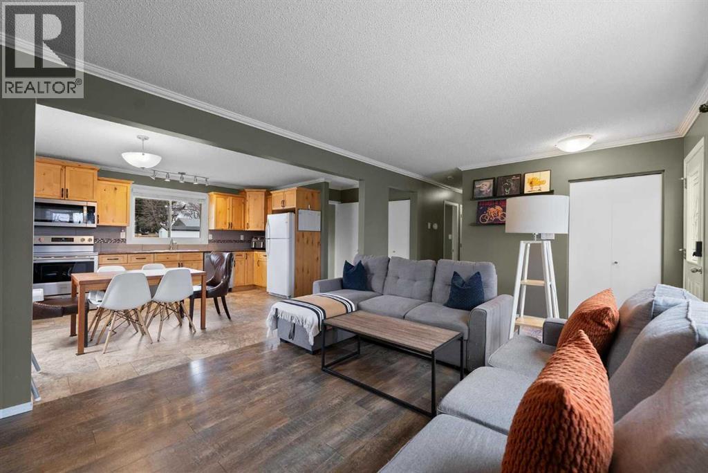 6203 48b Avenue, Camrose, Alberta  T4V 0M2 - Photo 4 - A2302383