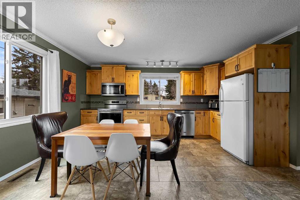 6203 48b Avenue, Camrose, Alberta  T4V 0M2 - Photo 5 - A2302383