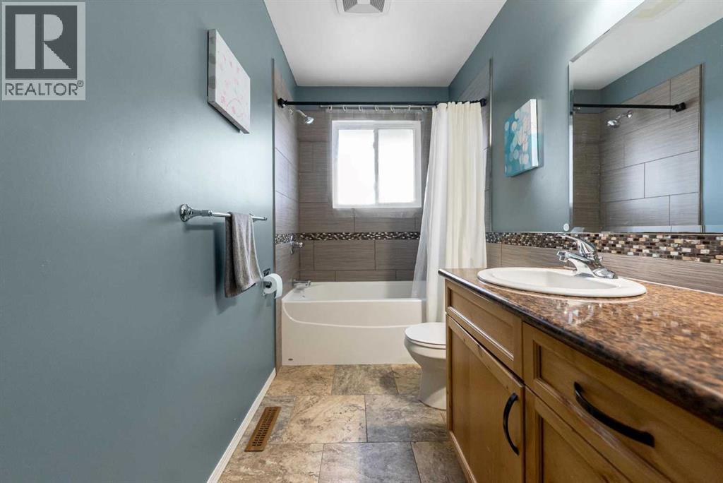 6203 48b Avenue, Camrose, Alberta  T4V 0M2 - Photo 8 - A2302383