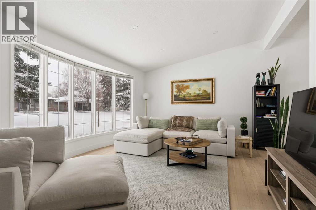 2735 Lionel Crescent Sw, Calgary, Alberta  T3E 6B1 - Photo 7 - A2300312