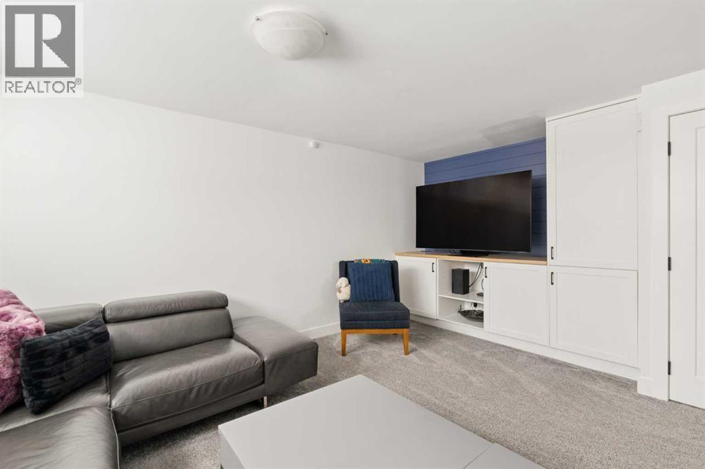 2735 Lionel Crescent Sw, Calgary, Alberta  T3E 6B1 - Photo 33 - A2300312