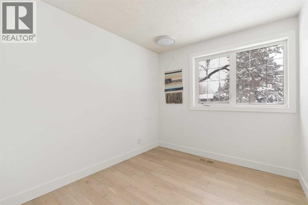 2735 Lionel Crescent Sw, Calgary, Alberta  T3E 6B1 - Photo 27 - A2300312