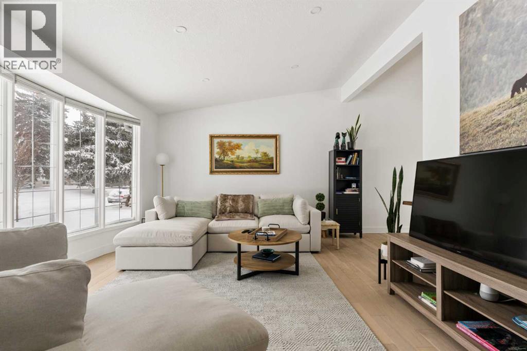 2735 Lionel Crescent Sw, Calgary, Alberta  T3E 6B1 - Photo 5 - A2300312