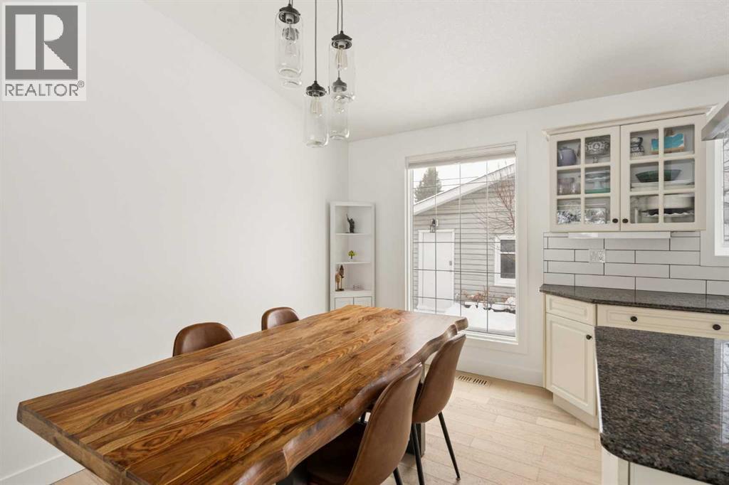 2735 Lionel Crescent Sw, Calgary, Alberta  T3E 6B1 - Photo 13 - A2300312