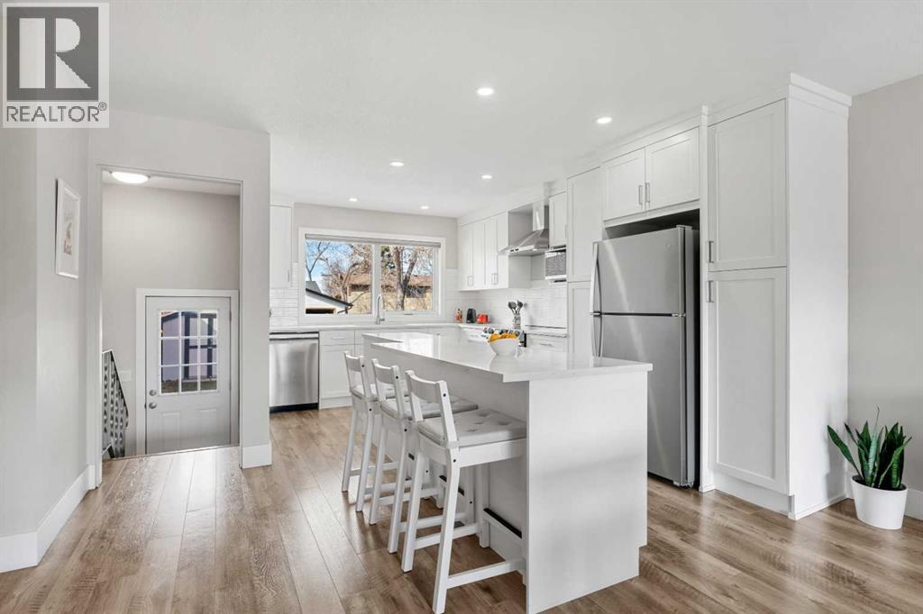 16 Midcrest Rise Se, Calgary, Alberta  T2X 1B7 - Photo 9 - A2294731