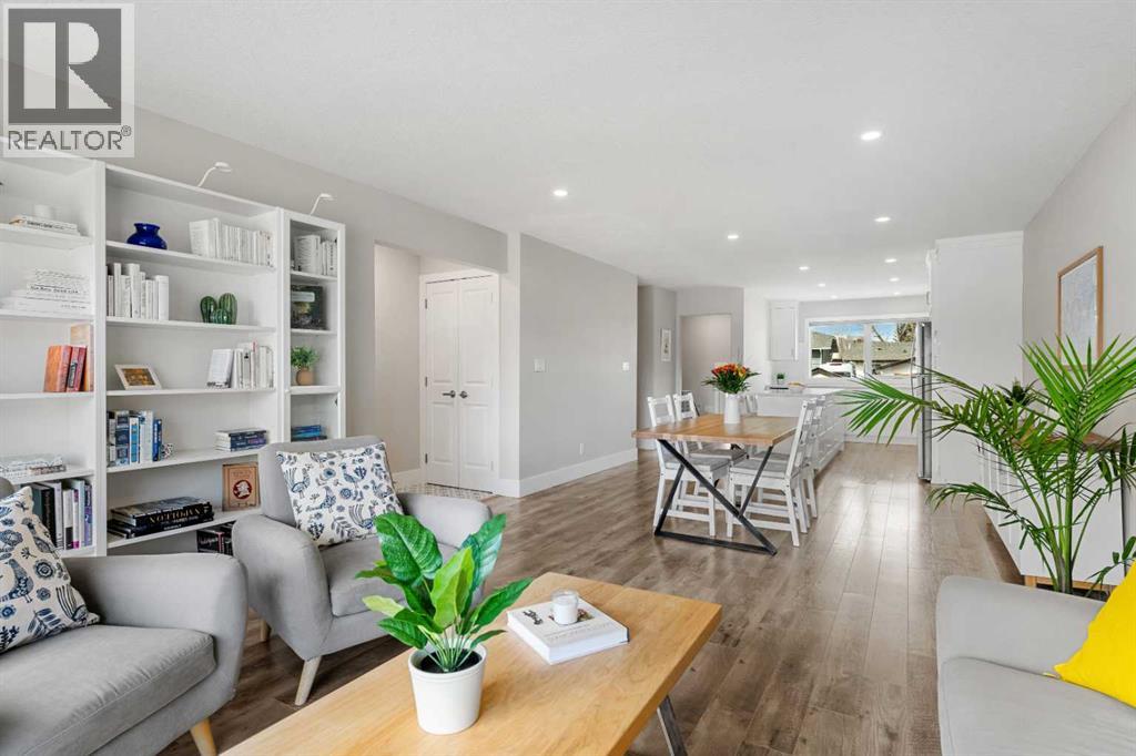 16 Midcrest Rise Se, Calgary, Alberta  T2X 1B7 - Photo 4 - A2294731