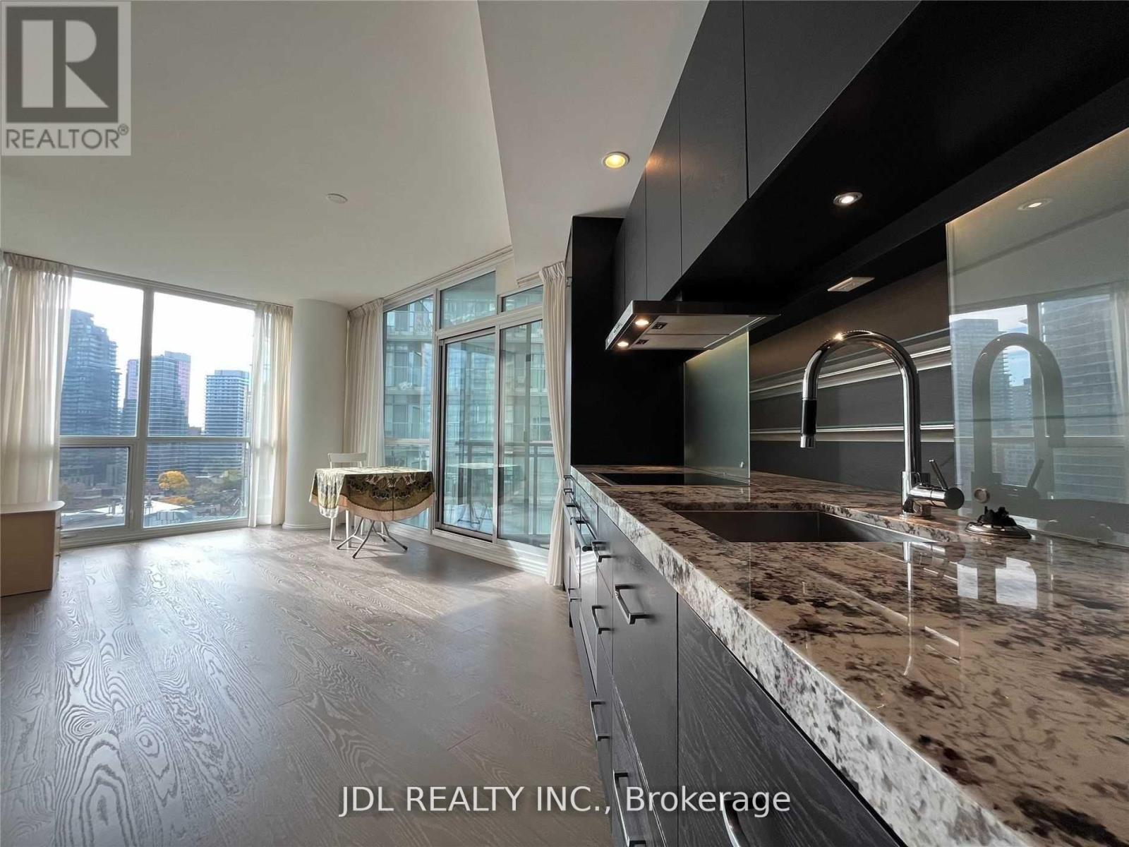 1702 - 45 Charles Street E, Toronto, Ontario  M4Y 0B8 - Photo 2 - C13017866