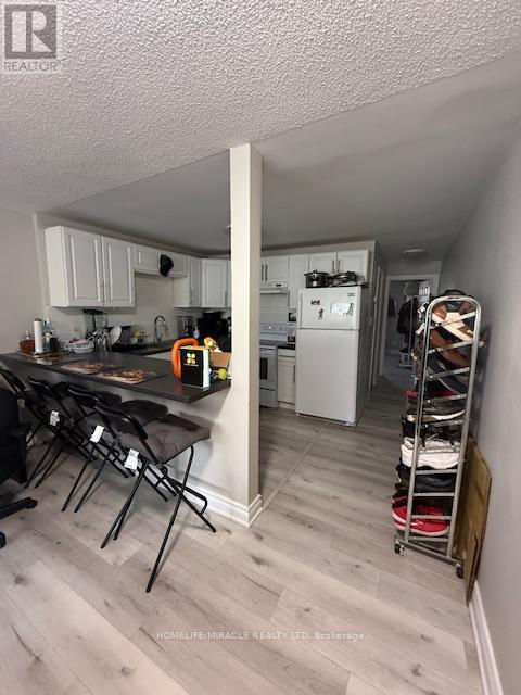 9 Ellen Street, Mississauga, Ontario  L5M 1R8 - Photo 2 - W12993666