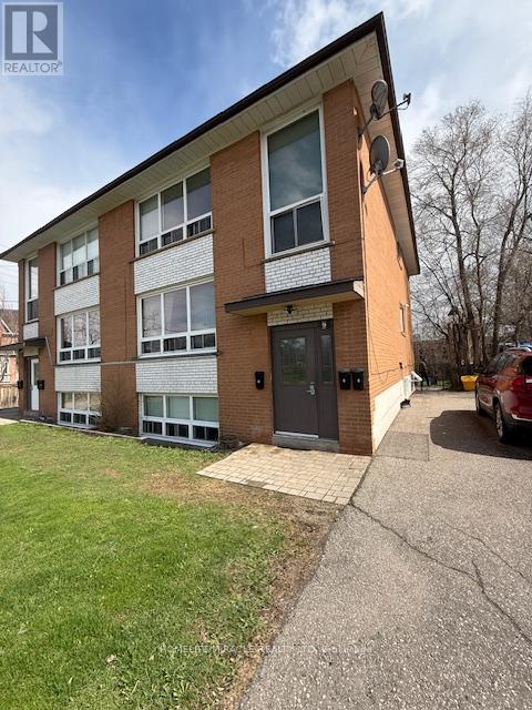 9 Ellen Street, Mississauga, Ontario  L5M 1R8 - Photo 7 - W12993666