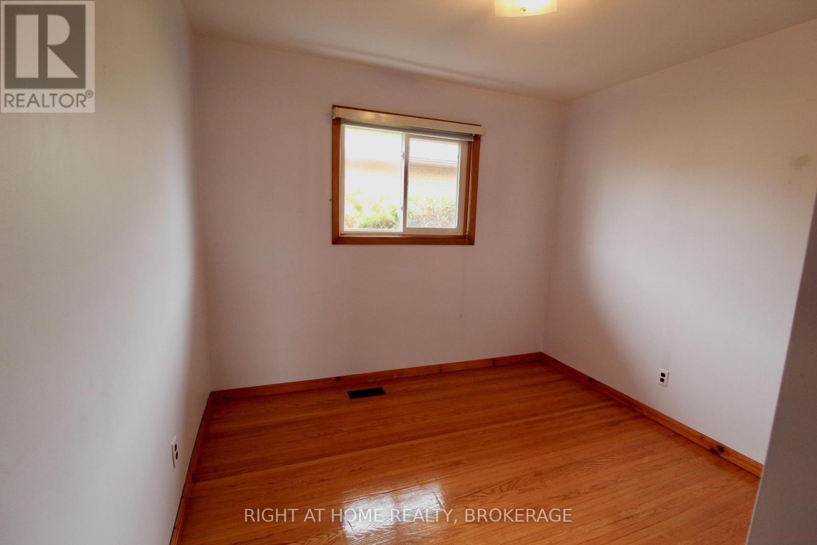 12 Lorne Avenue, Grimsby, Ontario  L3M 2H5 - Photo 14 - X12999924