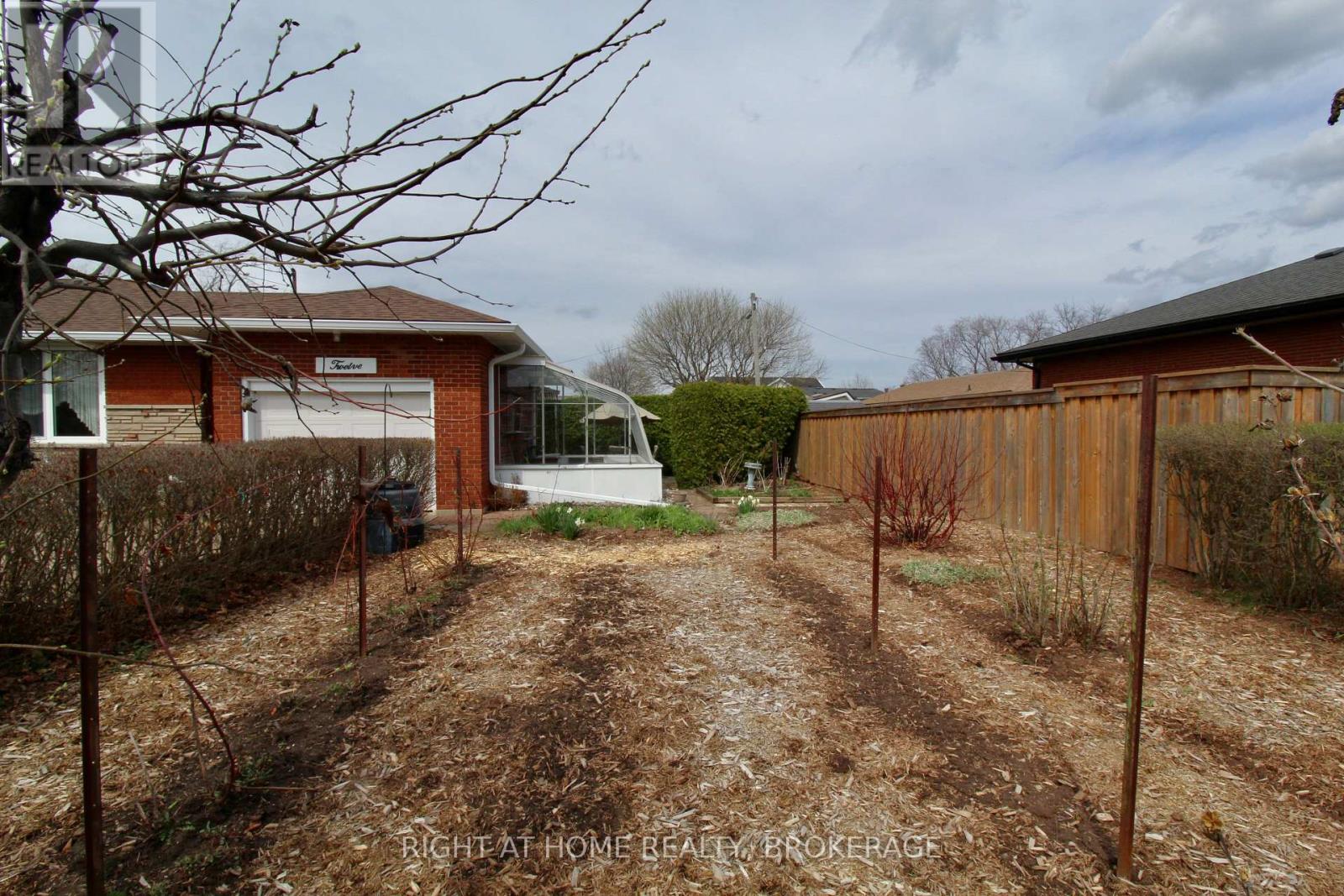 12 Lorne Avenue, Grimsby, Ontario  L3M 2H5 - Photo 32 - X12999924