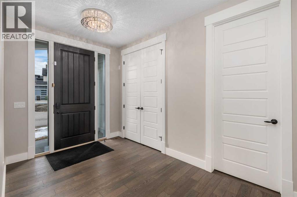 45 Rockcliff Heights NW, Calgary, Alberta  T3G 0C7 - Photo 4 - A2302349