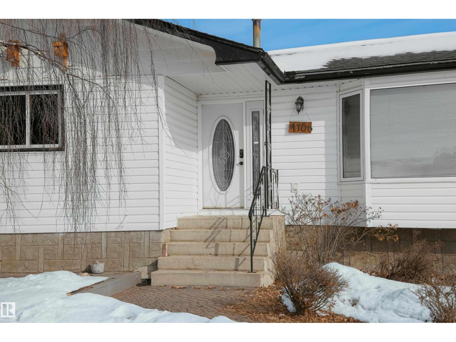 4706 54 Av, Barrhead, Alberta  T7N 1K9 - Photo 2 - E4483155