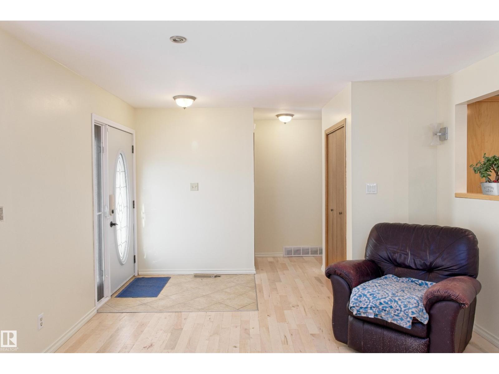 4706 54 Av, Barrhead, Alberta  T7N 1K9 - Photo 4 - E4483155