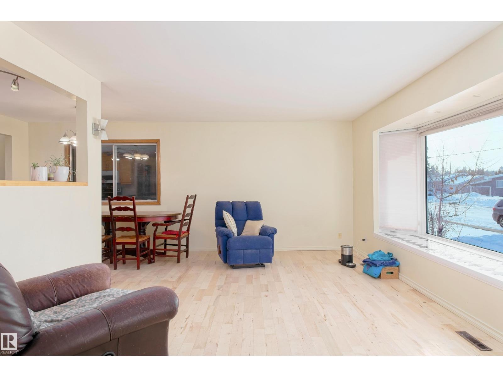 4706 54 Av, Barrhead, Alberta  T7N 1K9 - Photo 5 - E4483155