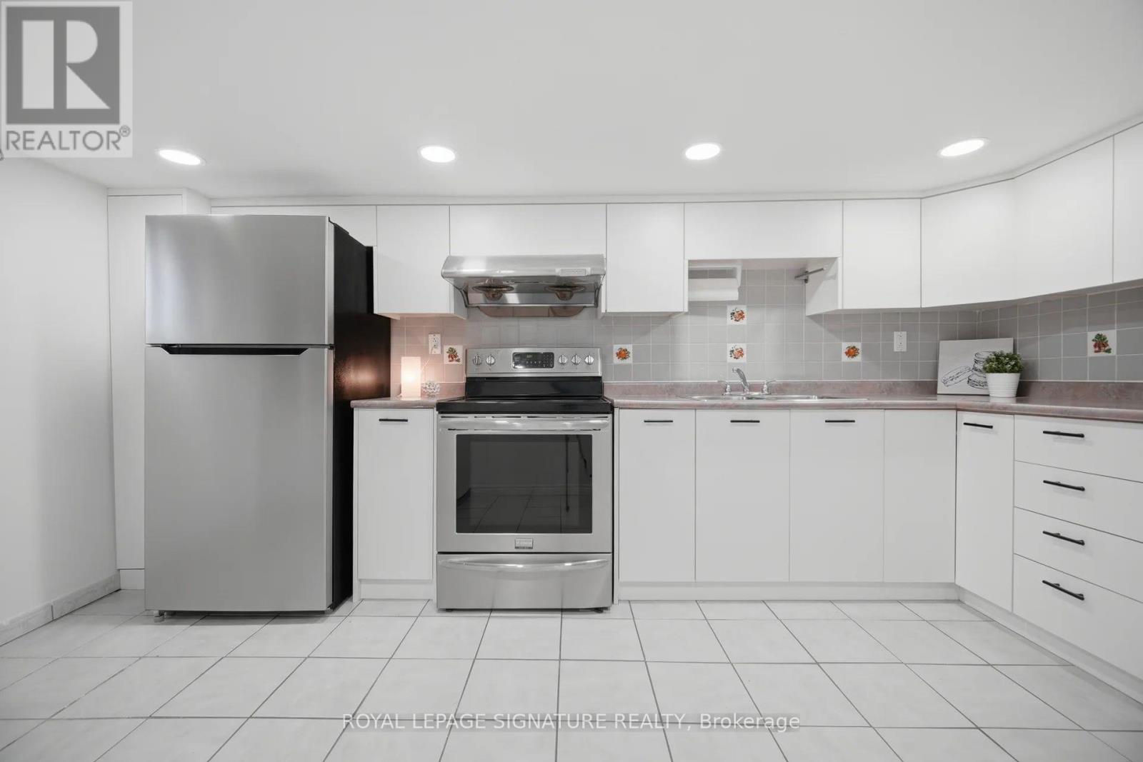 77 Ypres Road, Toronto, Ontario  M6M 1P2 - Photo 30 - W13017448