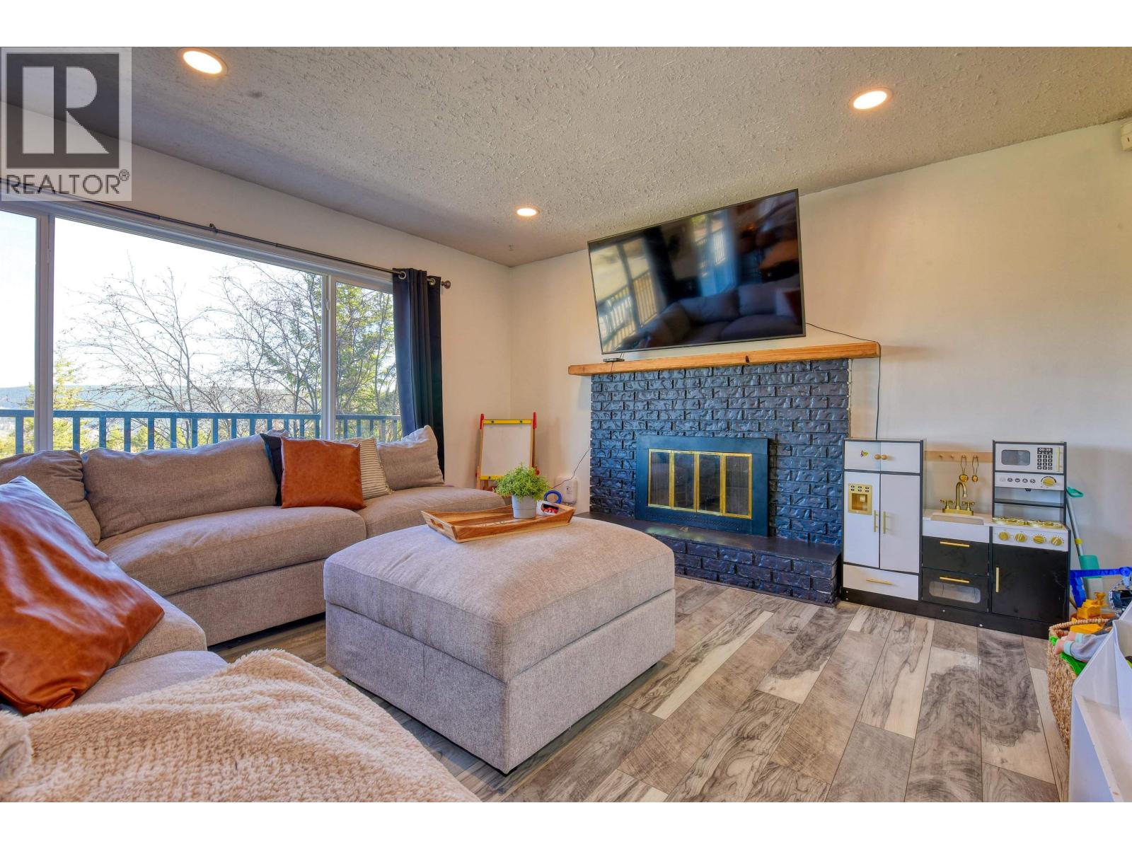 804 Shaw Road, Williams Lake, British Columbia  V2G 3L1 - Photo 2 - R3112008