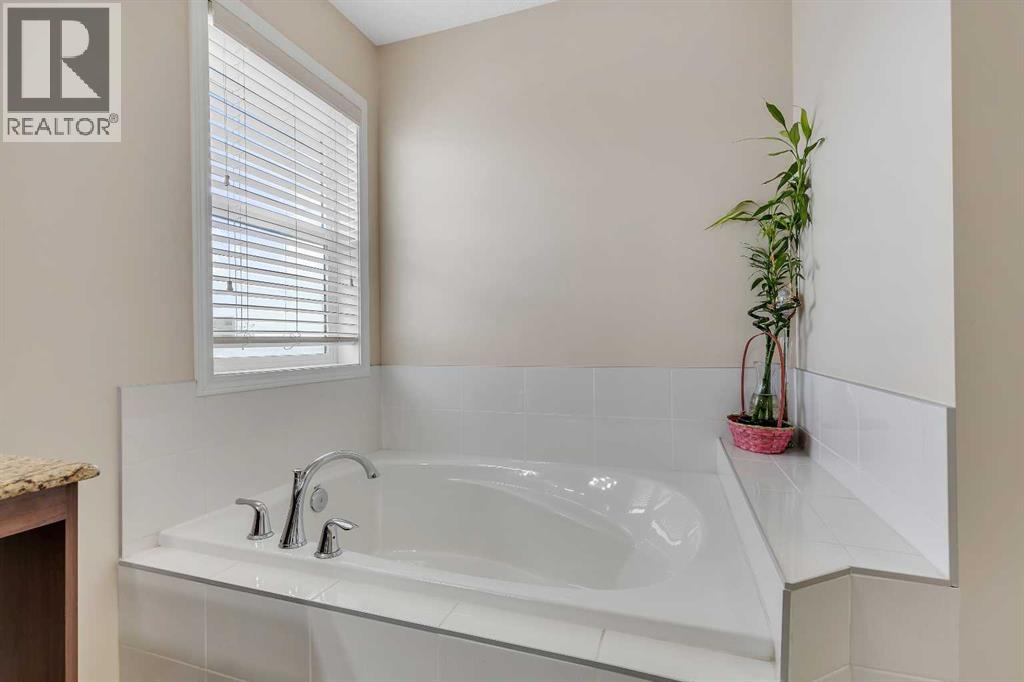 32 Panatella Row NW, Calgary, Alberta  T3K 0V5 - Photo 15 - A2301630