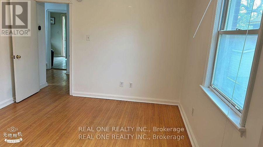 First Floor - 92 Binkley Crescent W, Hamilton, Ontario  L8S 3L1 - Photo 4 - X13017898