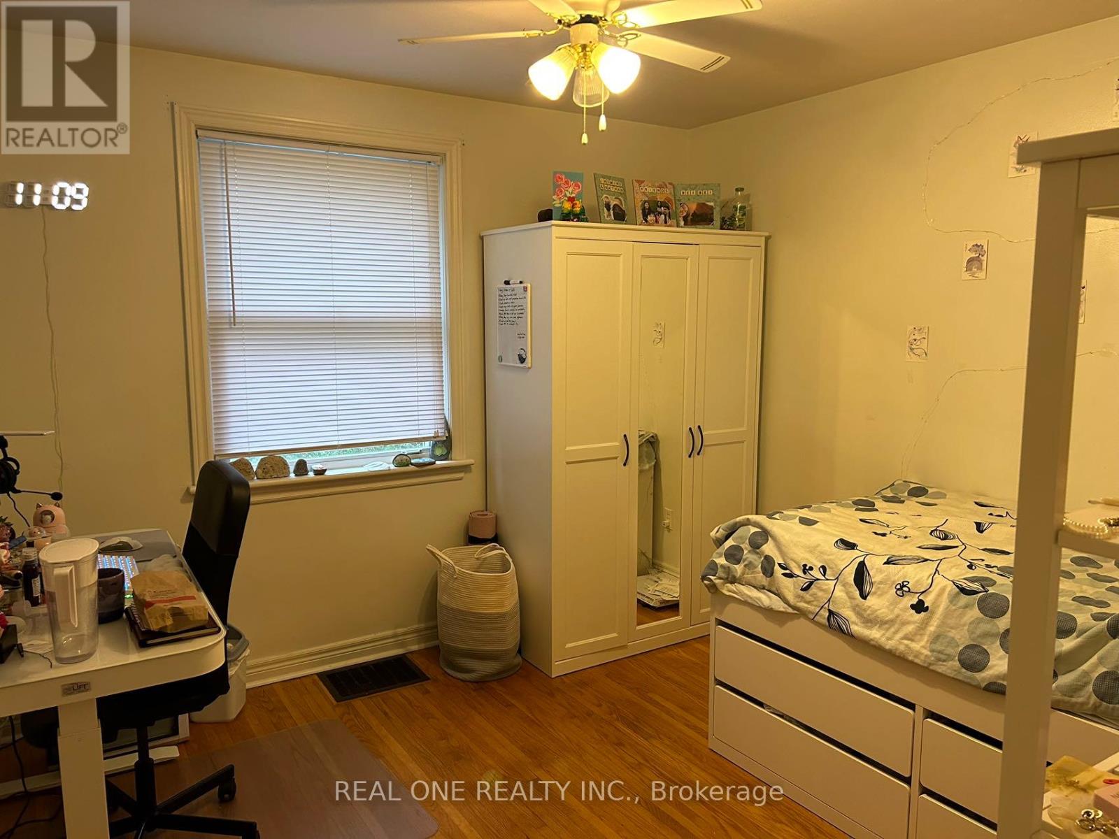 First Floor - 92 Binkley Crescent W, Hamilton, Ontario  L8S 3L1 - Photo 5 - X13017898