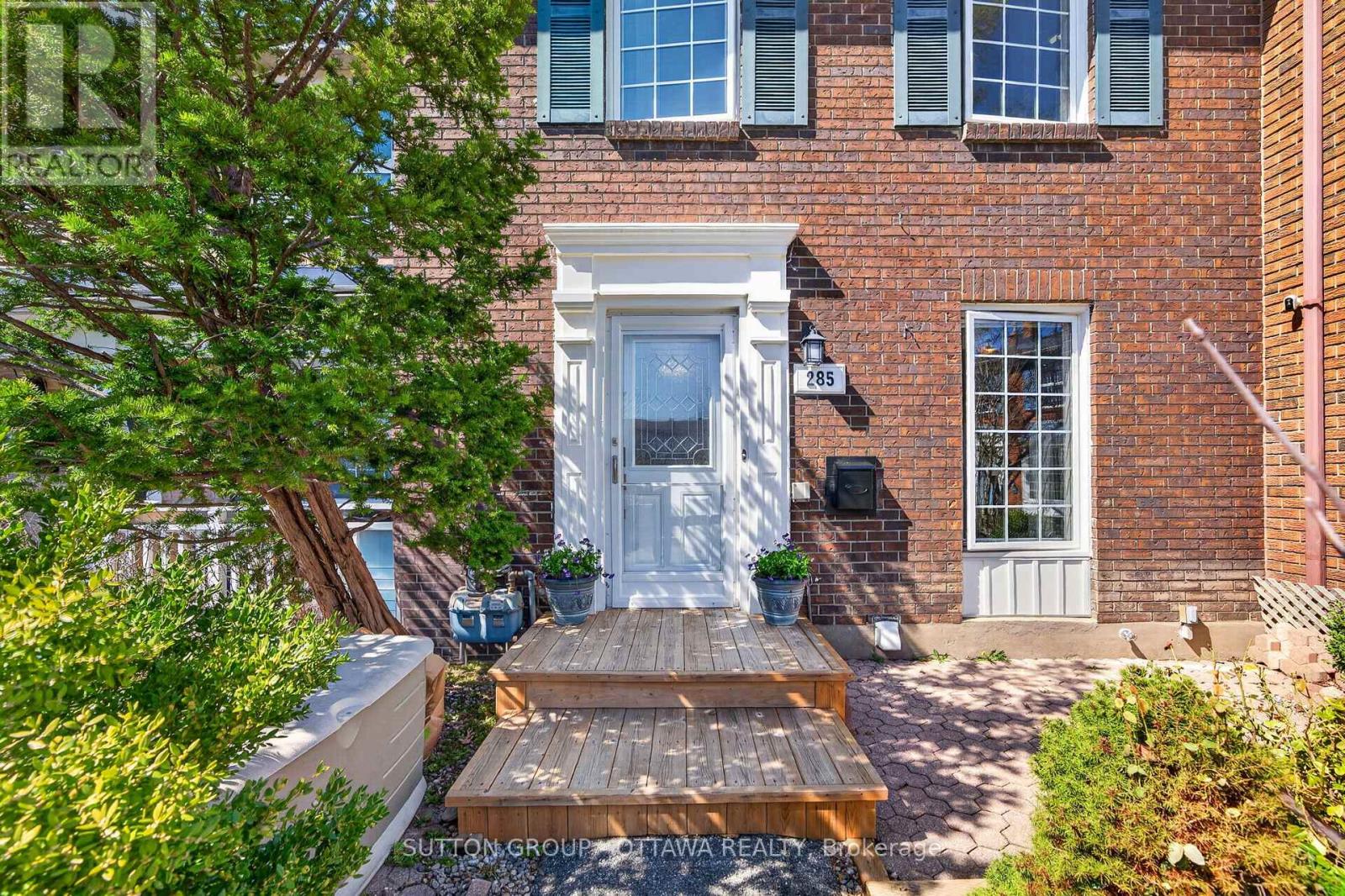 285 Monterey Drive, Ottawa, Ontario  K2H 7B1 - Photo 2 - X13017910