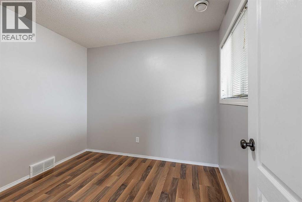 37 Northlands Lane Ne, Medicine Hat, Alberta  T1C 0A8 - Photo 9 - A2293547