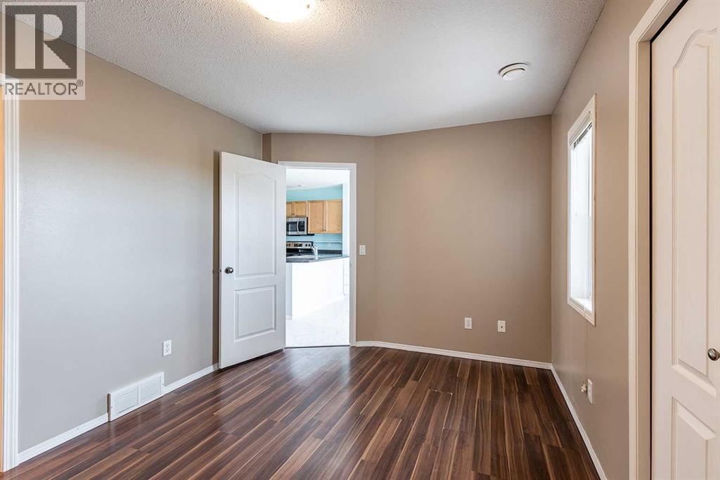 37 Northlands Lane Ne, Medicine Hat, Alberta  T1C 0A8 - Photo 24 - A2293547