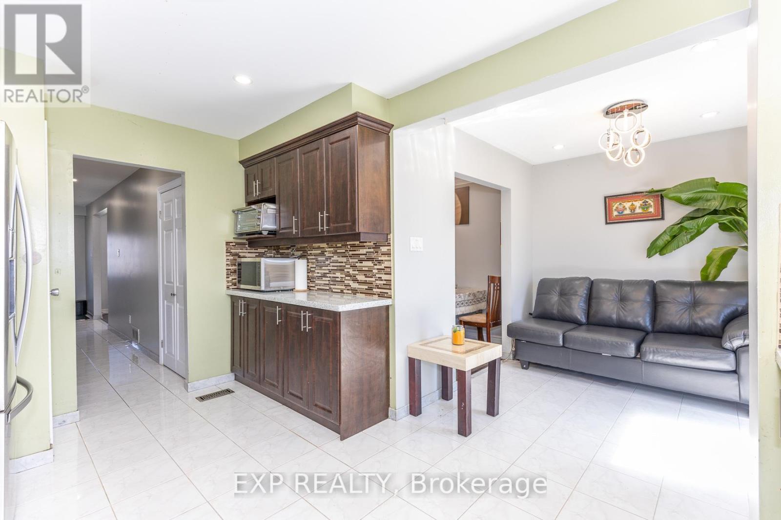 3270 Klaiman Drive, Mississauga, Ontario  L4Y 3C8 - Photo 17 - W13017908