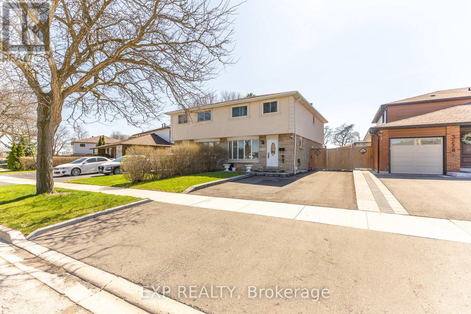 3270 Klaiman Drive, Mississauga, Ontario  L4Y 3C8 - Photo 2 - W13017908