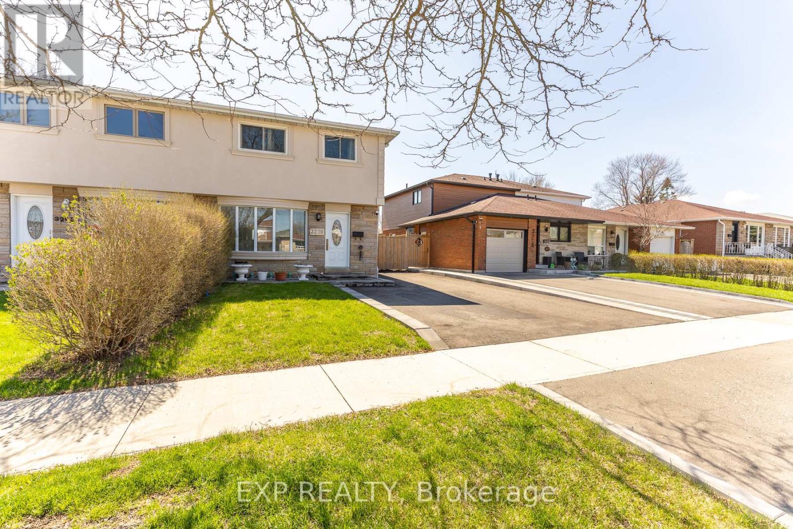 3270 Klaiman Drive, Mississauga, Ontario  L4Y 3C8 - Photo 3 - W13017908