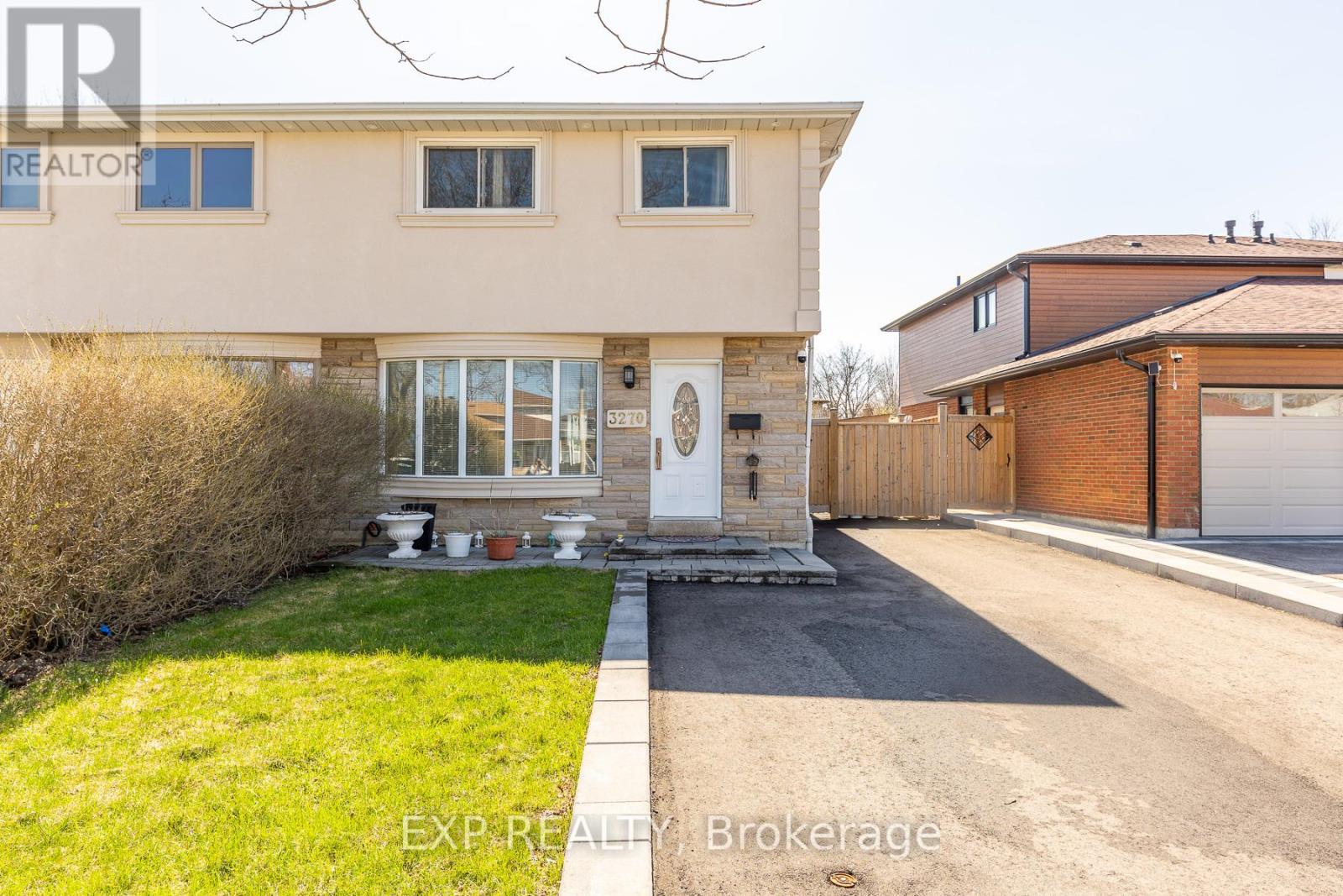 3270 Klaiman Drive, Mississauga, Ontario  L4Y 3C8 - Photo 4 - W13017908