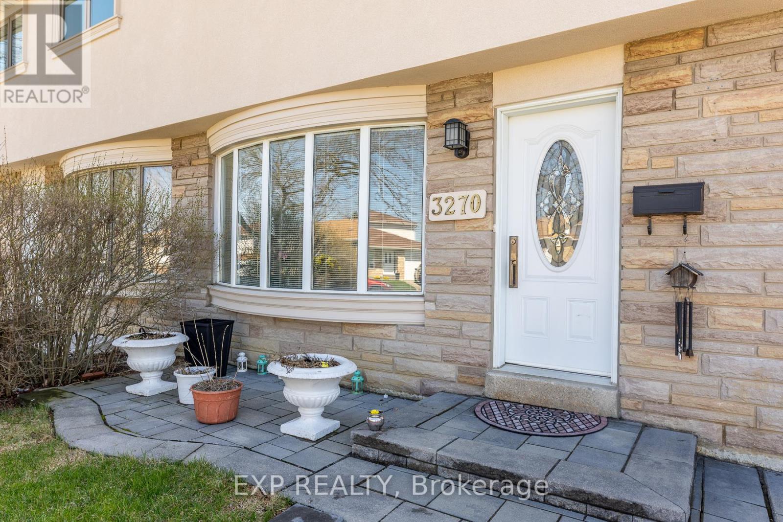 3270 Klaiman Drive, Mississauga, Ontario  L4Y 3C8 - Photo 5 - W13017908