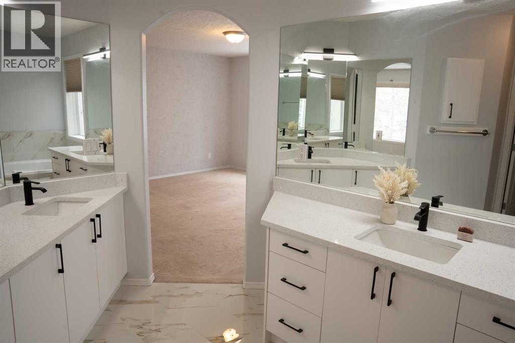 3 Strathridge Bay Sw, Calgary, Alberta  T3H 4S1 - Photo 33 - A2303312