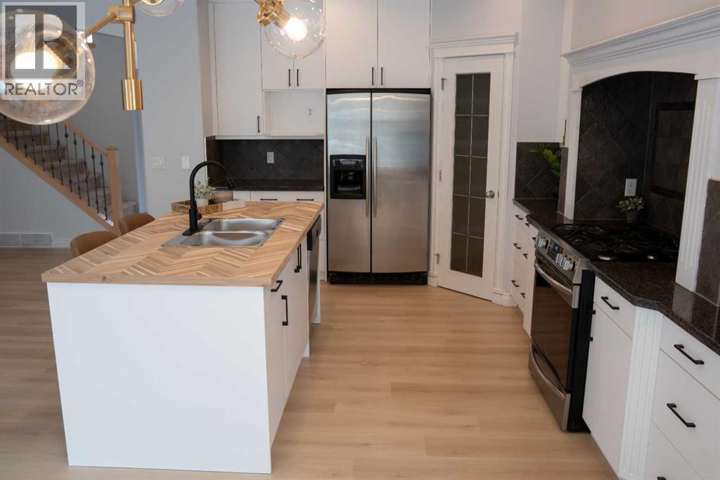 3 Strathridge Bay Sw, Calgary, Alberta  T3H 4S1 - Photo 9 - A2303312