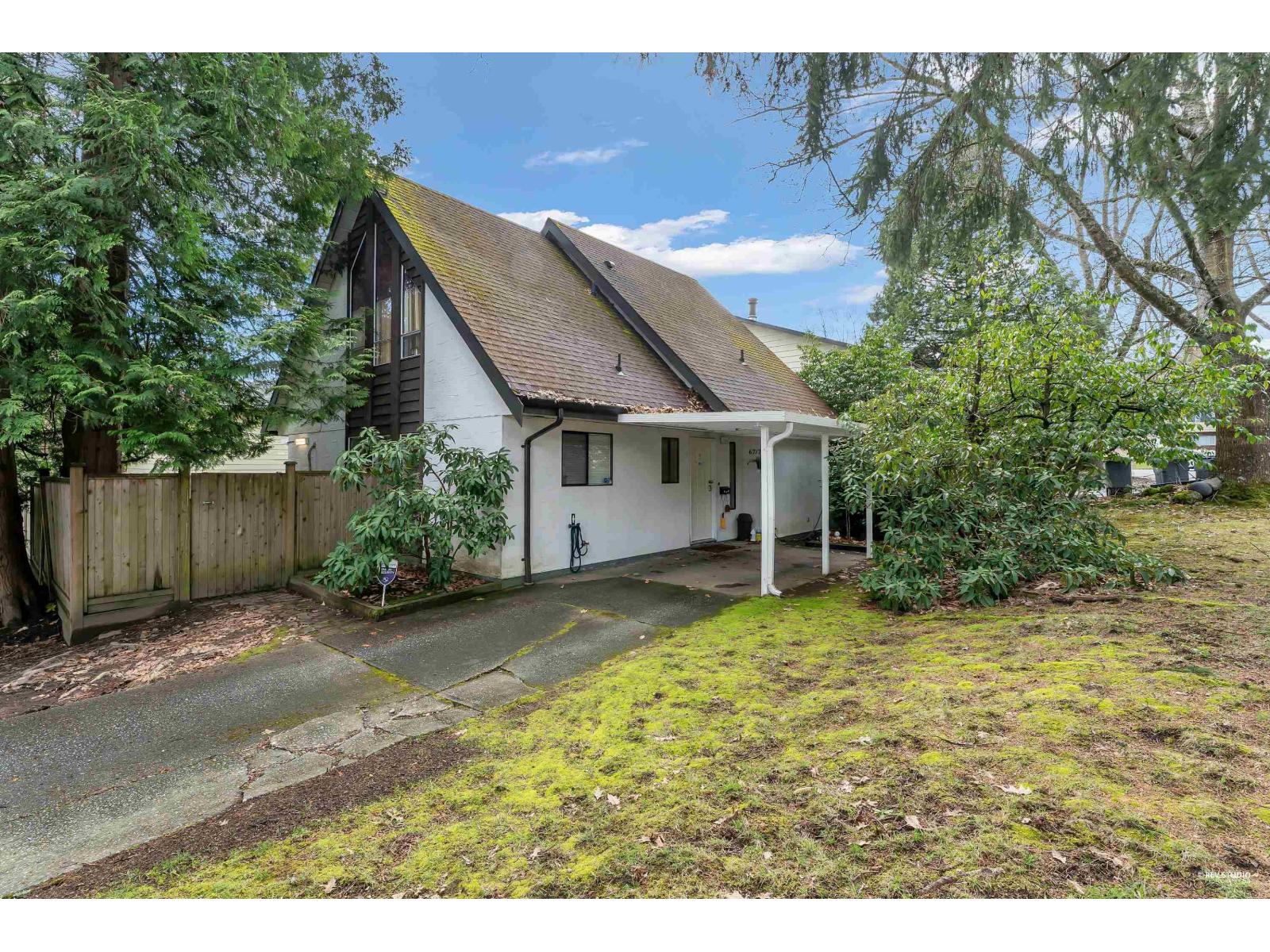 6717 141 Street, Surrey, British Columbia  V3W 6X2 - Photo 2 - R3104198