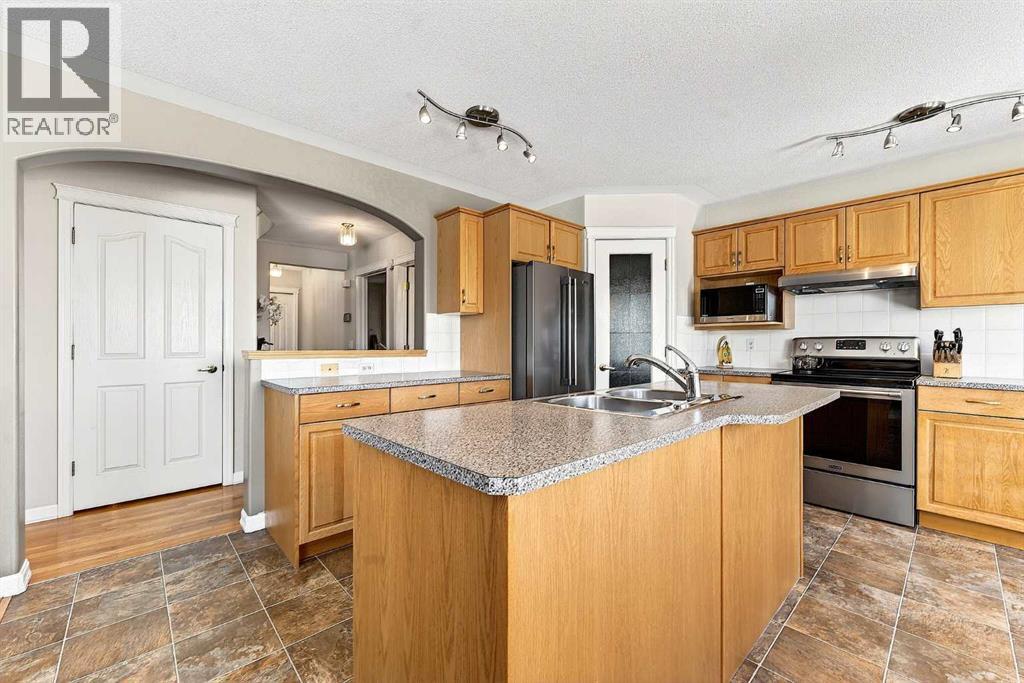 219 Hidden Ranch Circle NW, Calgary, Alberta  T3A 5R1 - Photo 6 - A2299598