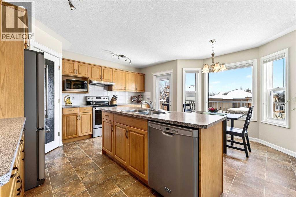 219 Hidden Ranch Circle NW, Calgary, Alberta  T3A 5R1 - Photo 4 - A2299598