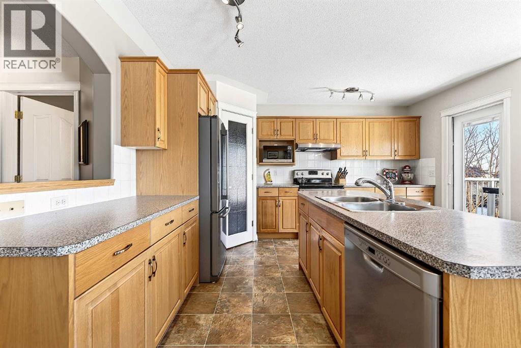 219 Hidden Ranch Circle NW, Calgary, Alberta  T3A 5R1 - Photo 5 - A2299598