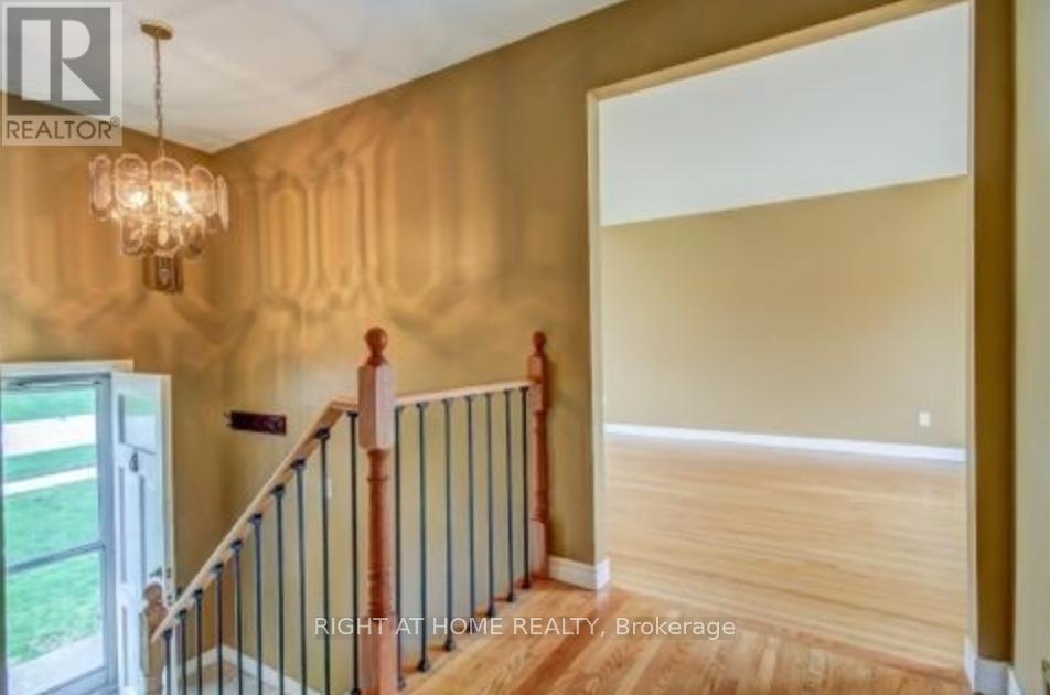 Upper - 46 Miller Road, Oakville, Ontario  L6H 1J6 - Photo 3 - W13017926